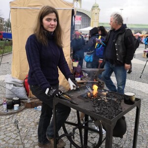 Jak se žena dostane ke kovařině?